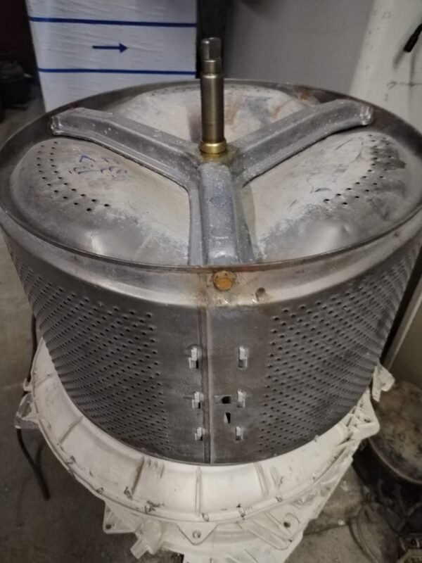 2025/10/1000000629-scaled.jpg إكس غساله اريستون ٧ كيلو