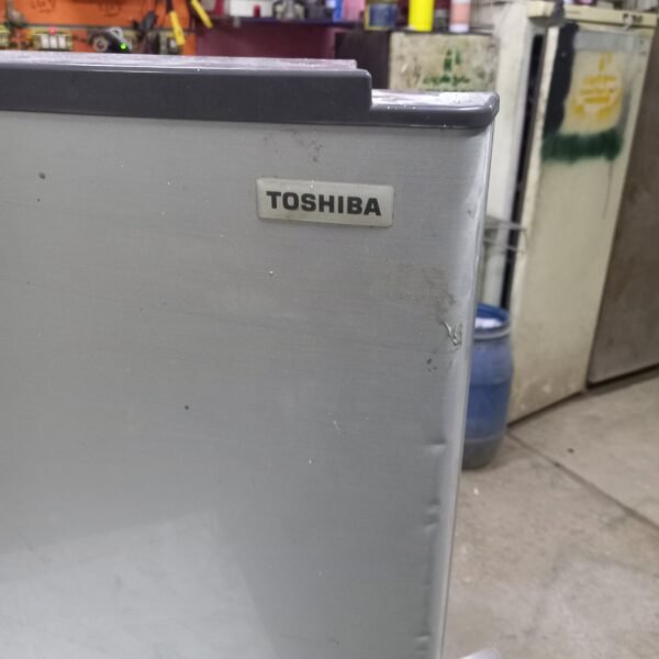 2025/11/1000052963-scaled.jpg باب لثلاجه توشيبا خلع الاصلي