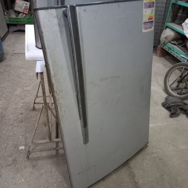 2025/11/1000052965-scaled.jpg باب لثلاجه توشيبا خلع الاصلي